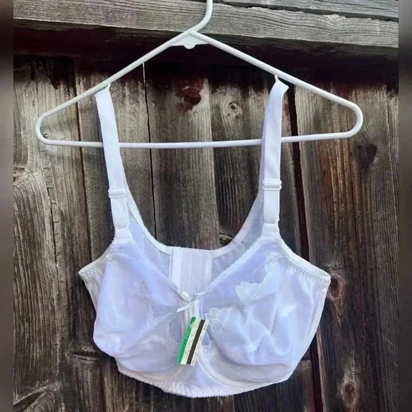 Vintage Bali Underwire Bra Made in US
Dead stock New With Tag - Picture 1 of 4